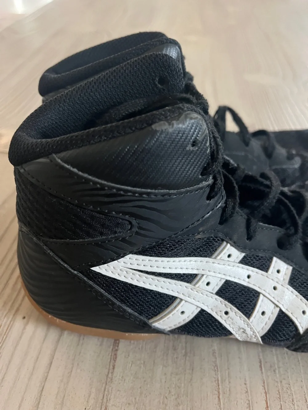 Asics Black and White High-Top Wrestling Shoes size youth 5.5 black 23 CM